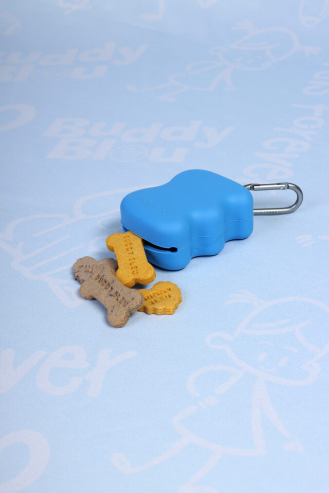 Buddy Bleu Flip Travel Water Bottle and Treat Dispenser Set - Image 4