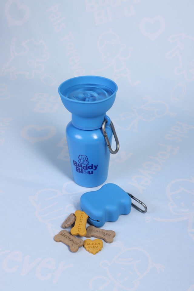 Buddy Bleu Flip Travel Water Bottle and Treat Dispenser Set - Image 2